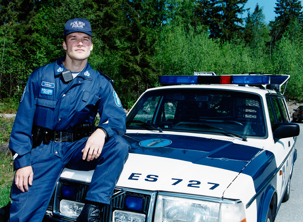 Virkapukupäätöksessä m1993 tuli käyttöön haalari, jonka malli oli väljempi kuin aiemmissa erityispuvuissa. Taskuja lisättiin, toinen rintataskuista oli radiopuhelimen muotoinen. Kenttäasuna haalarin täydensi toinen uutuus, varustevyö.